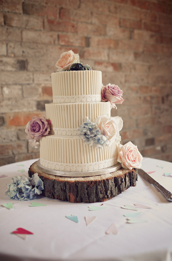 wedding cake on tree slice shustoke farm barns summer wedding florist passion for flowers (8)