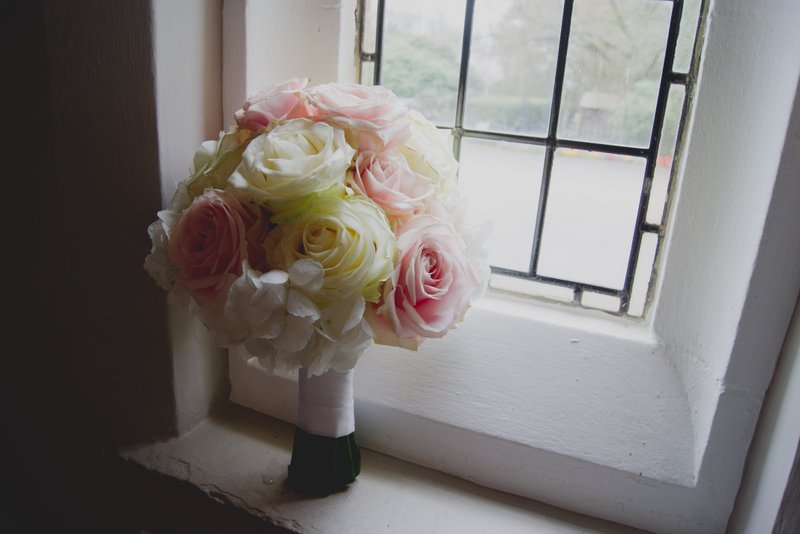 cream-pink-avalanche-rose-bouquets