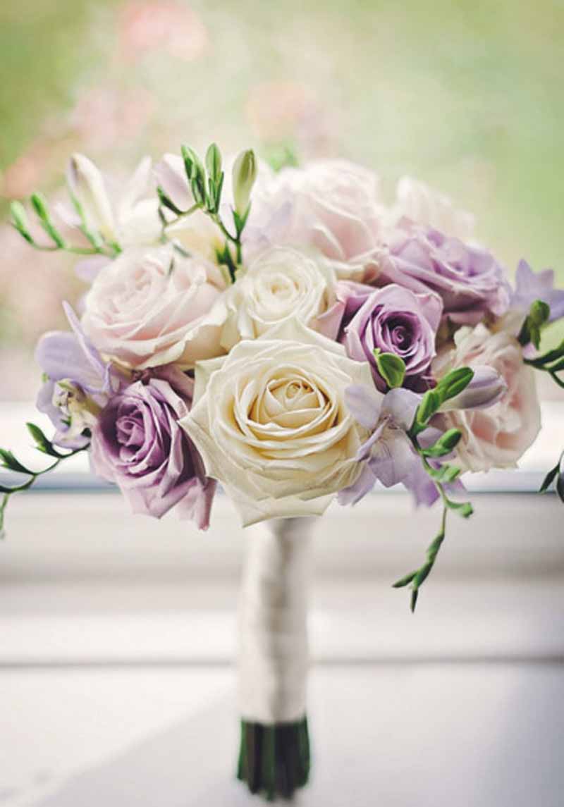 lilac bridesmaid bouquets