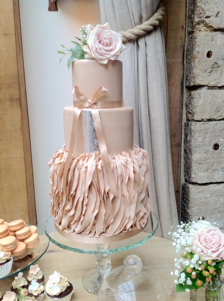 wedding cake flowers for vera wang inspired wedding cake, flowers by @kmorganflowers