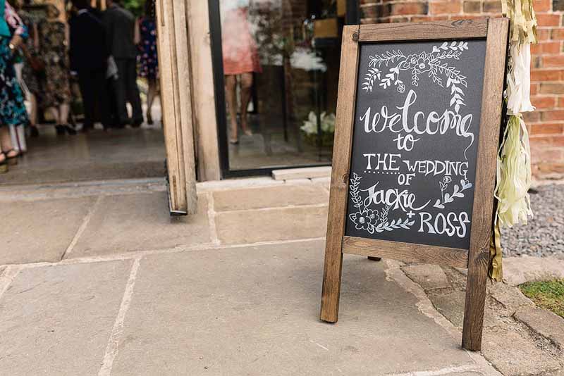 Chalkboard-welcome-signs-for-weddings