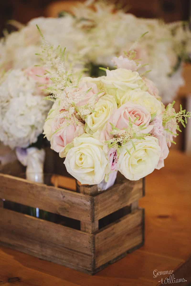 Blush-pink-and-cream-rose-bouquest-delivered-in-wooden-crate-by-Passion-for-Flowers-@kmorganflowers