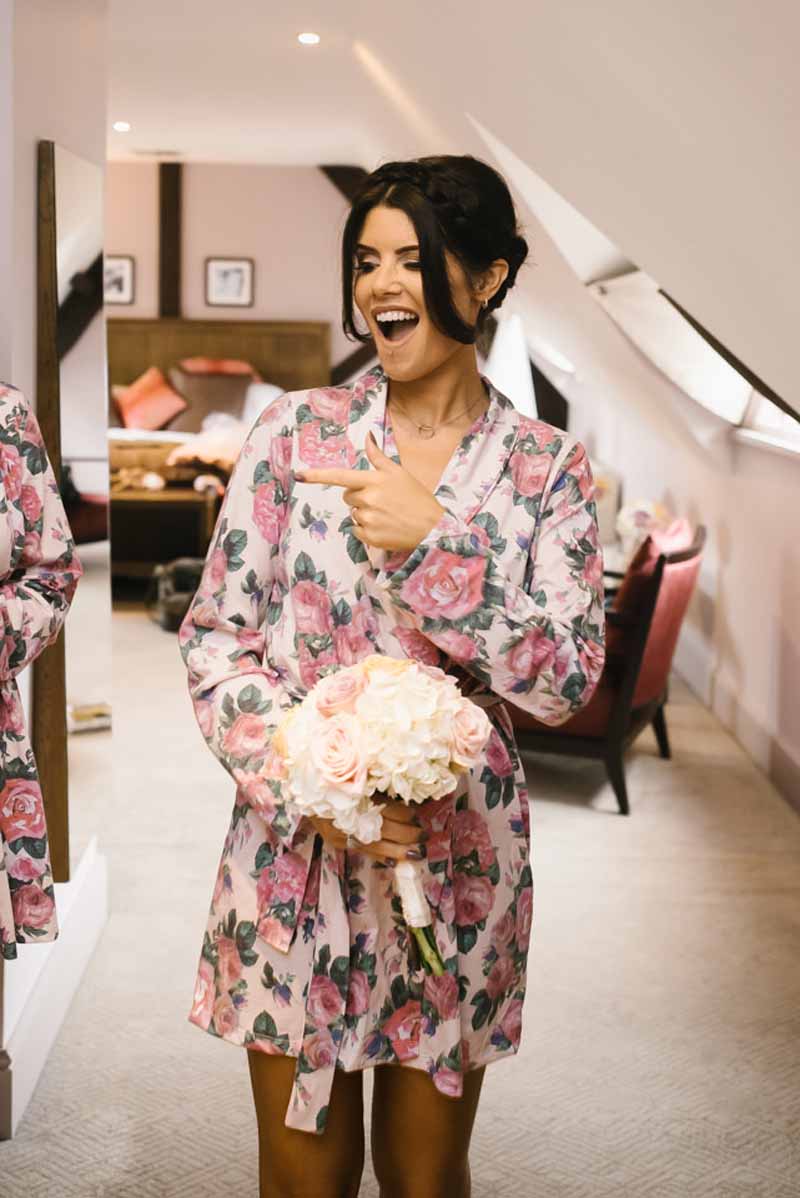 bride-getting-ready-with-her-bouquet