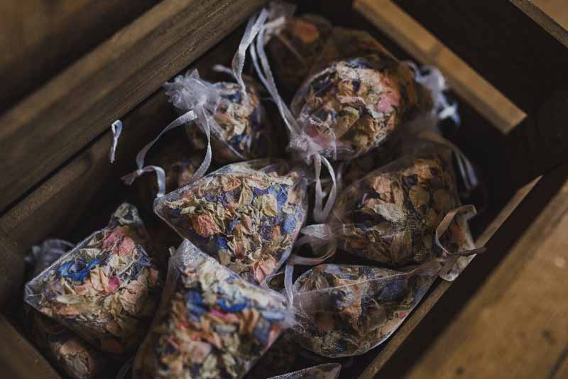 confetti-petals-in-small-bags-ready-to-hand-to-guests