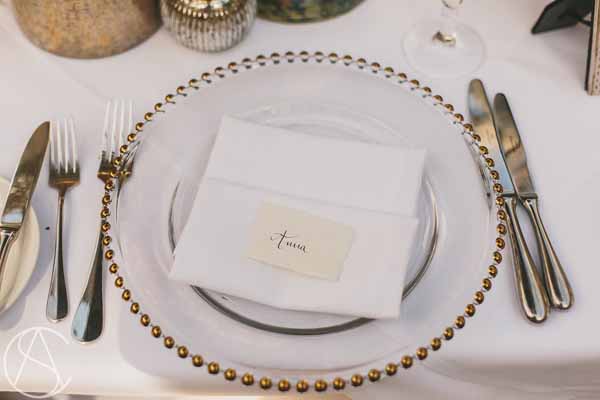 elegant-gold-wedding-place-settings