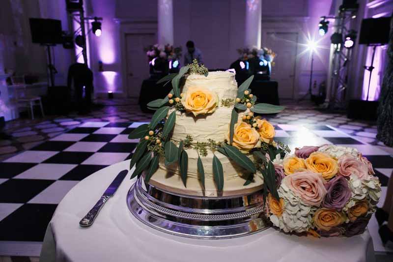 foliage-and-roses-wedding-cake-flowers-2