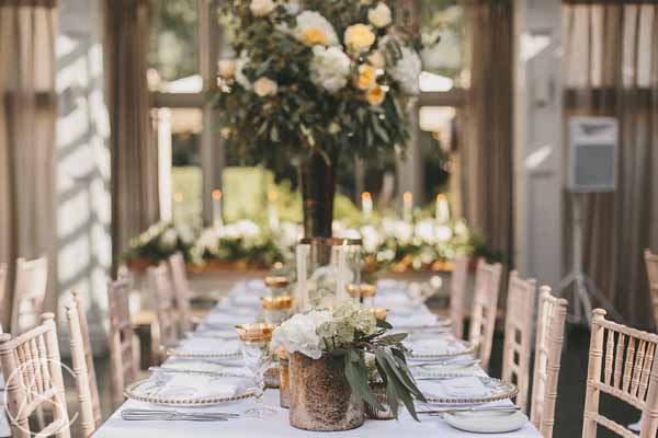 gold-bronze-wedding-vases-white-peach-flowers