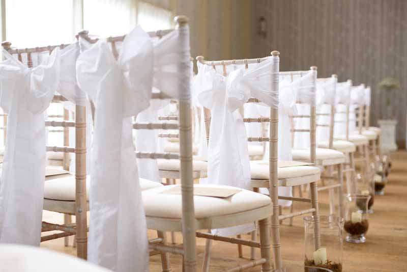 hampton-manor-wedding-ceremony-hurricane-lanterns-down-the-aisle