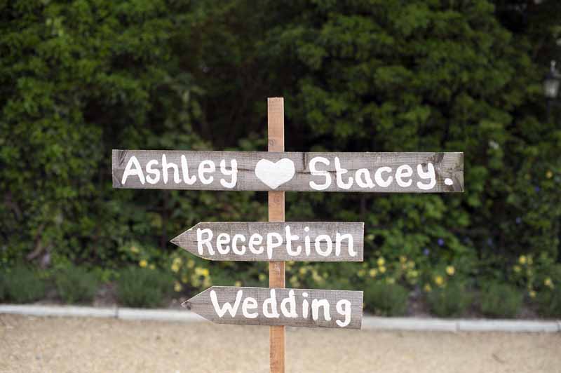 rustic-wooden-wedding-arrow-sign