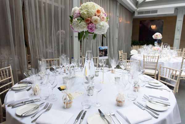 tall-glass-vase-wedding-centrepieces-hydrangeas-pink-peach-roses-hampton-manor-2