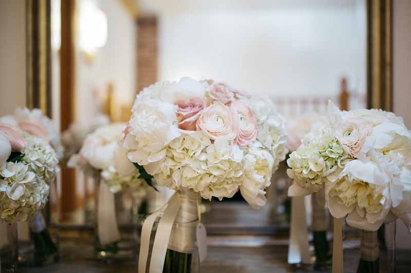 white-hydrangeas-and-roses-bouquets-with-trailing-ribbons-by-passion-for-flowers-1