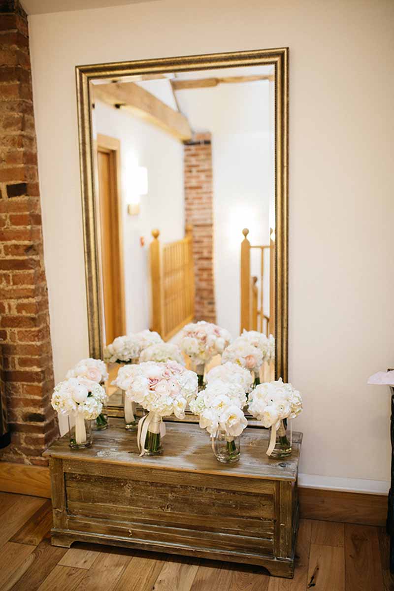 white-hydrangeas-and-roses-bouquets-with-trailing-ribbons-by-passion-for-flowers-2