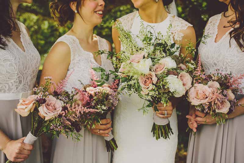 relaxed-style-bouquets-dusky-pink-roses-sudeley-castle-wedding-florist-passion-for-flowers-3