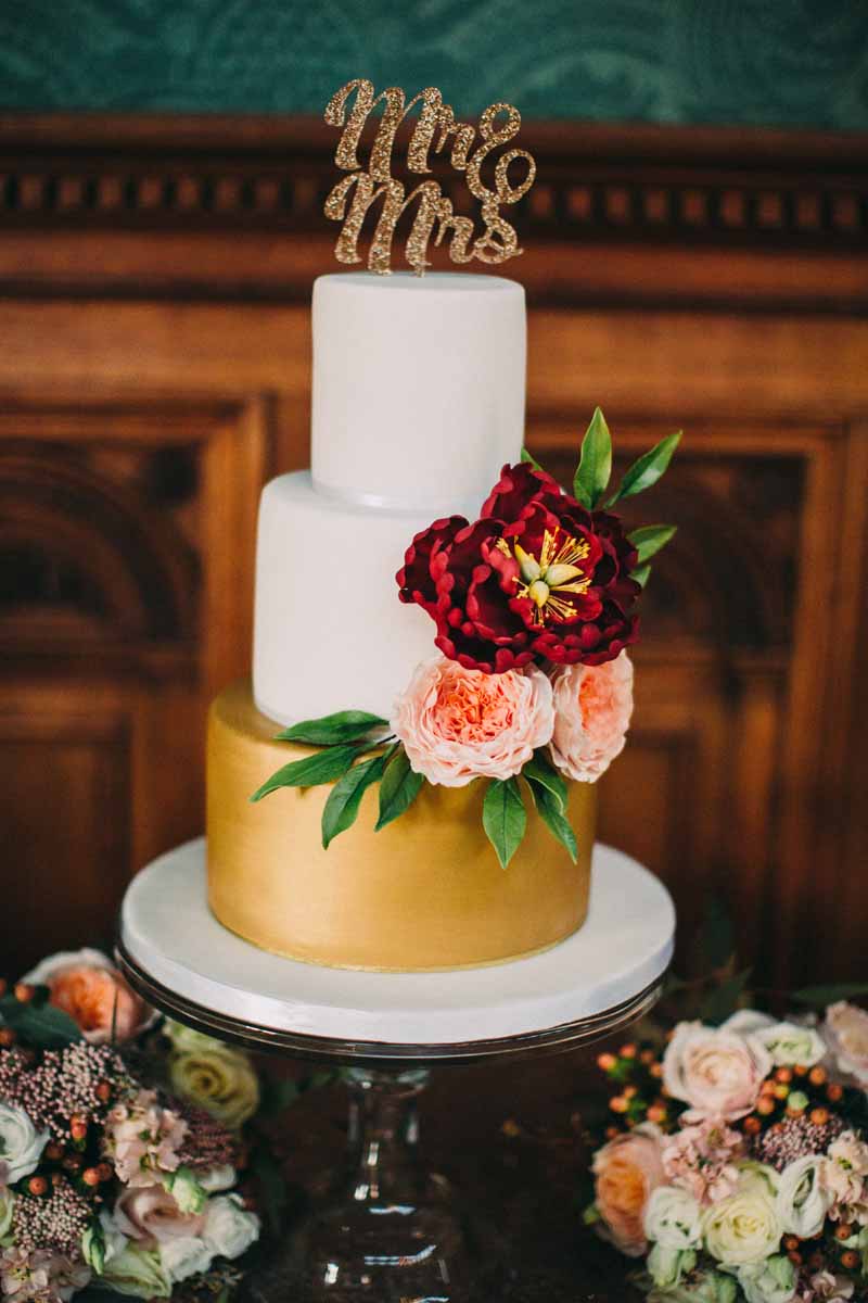 autumn-wedding-cake-ideas-gold-cake-with-peach-and-burgundy-florals