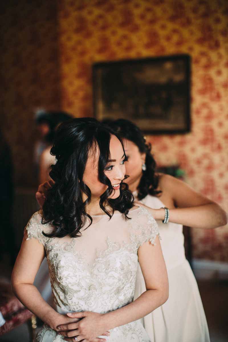 bride-getting-ready-photos