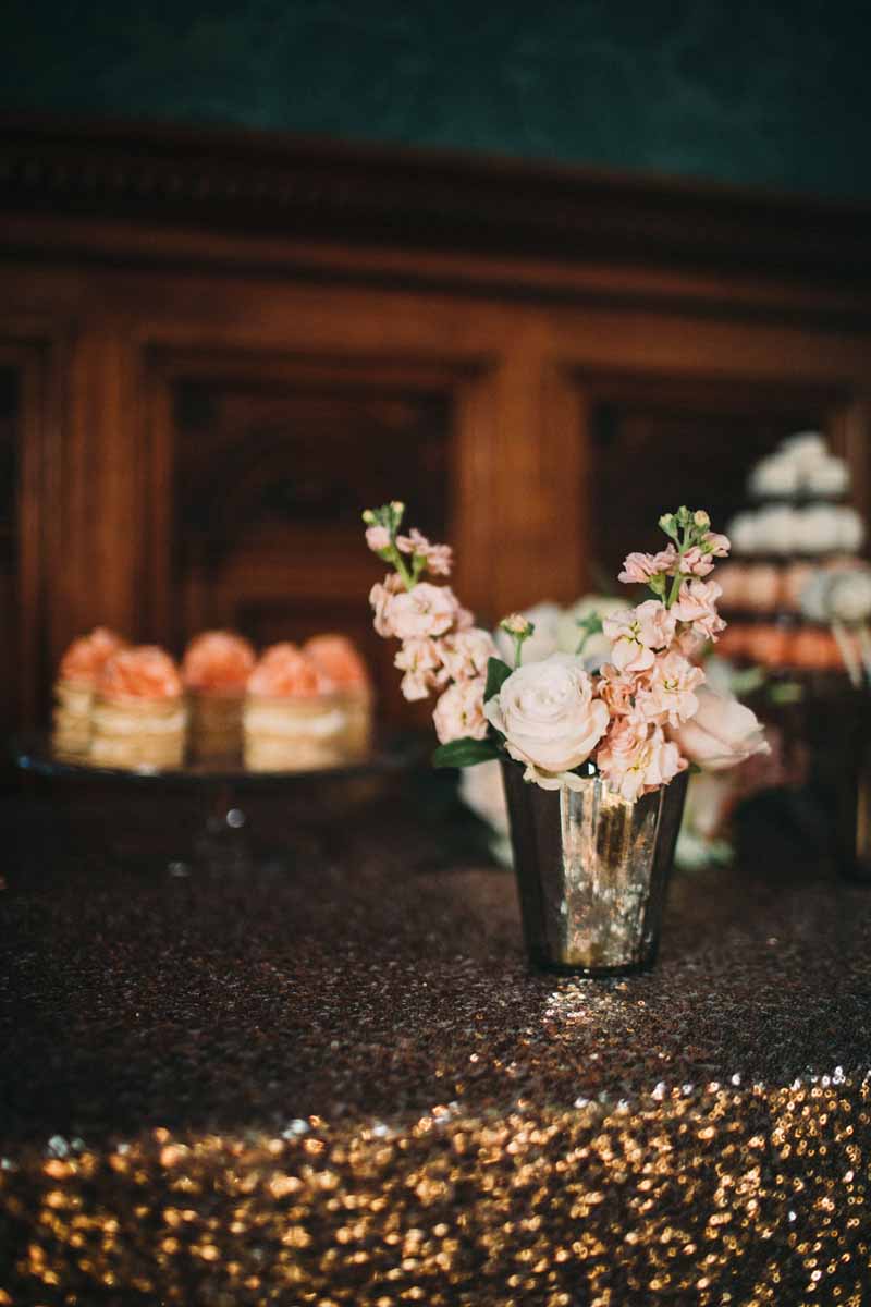 floral-decorations-for-wedding-dessert-tables