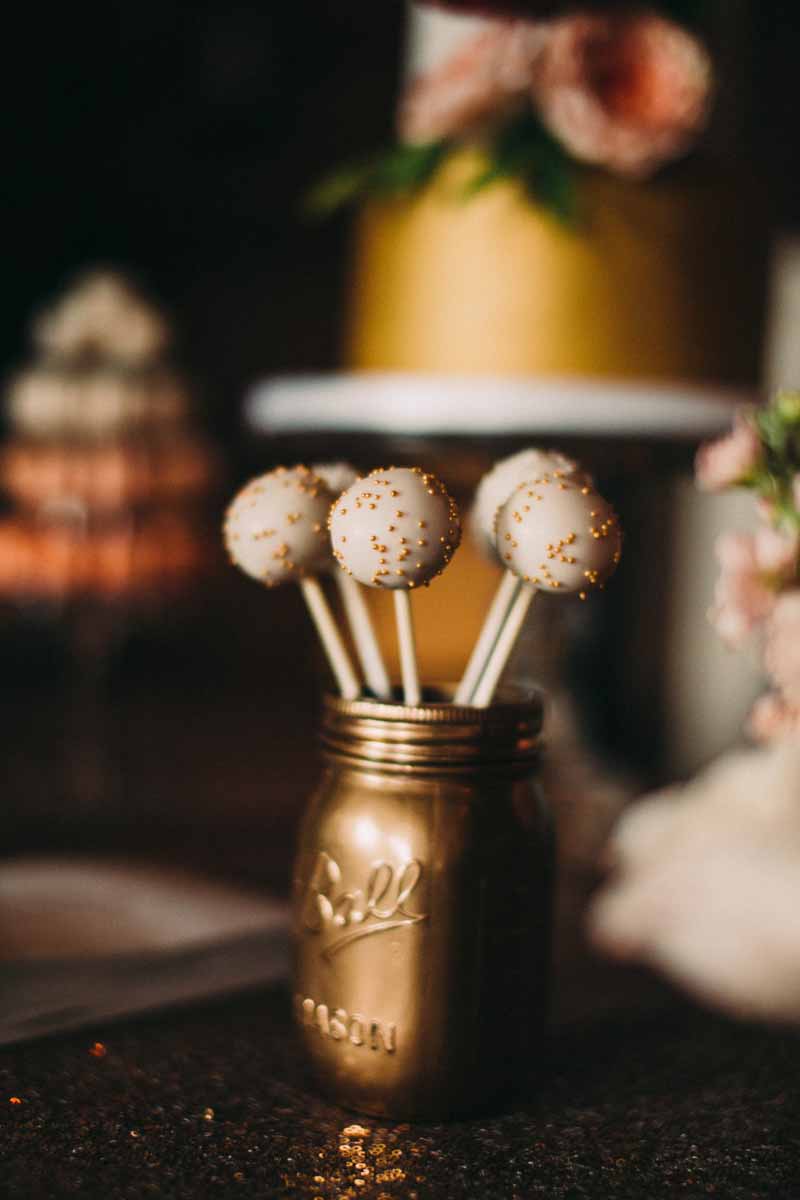 luxe-gold-wedding-dessert-table-ideas-2