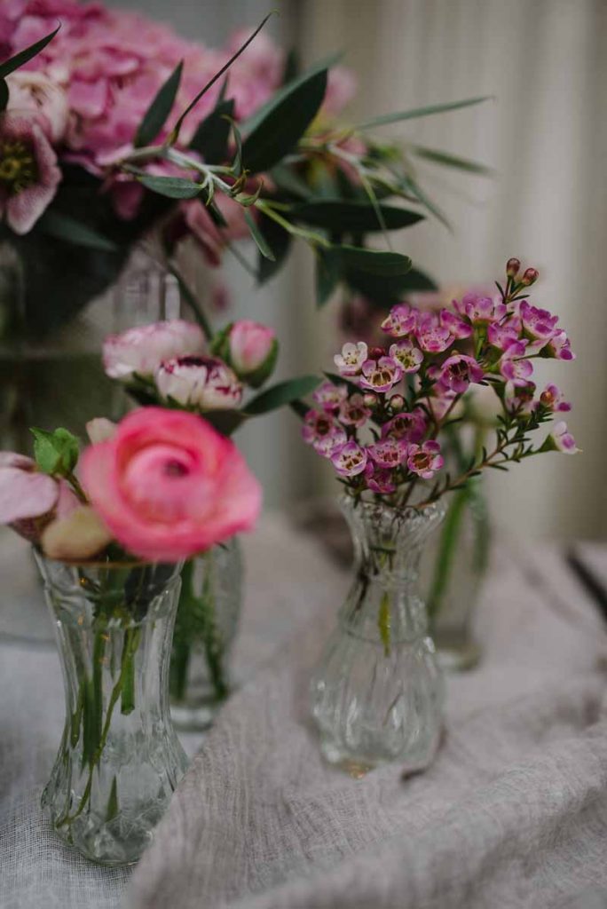 Tiny glass bud vases for elegant weddings (2)