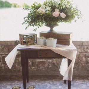 Passion for Flower confetti table styling petal bar Italy Tuscany