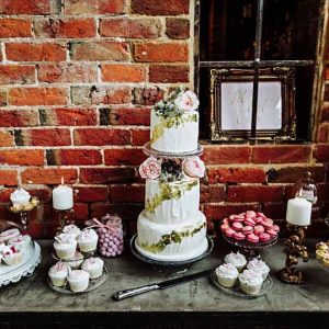 Shustoke Farm Barns wedding cake table