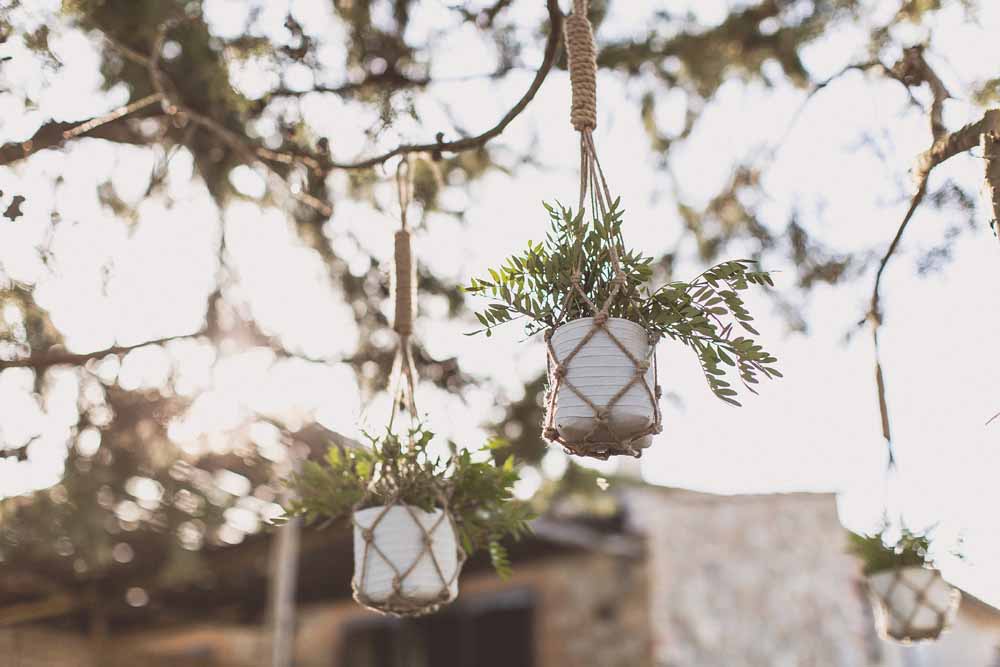 Rustic Hilltop Wedding in Tuscany Hanging Macrame Flowers Passion for Flowers - Locanda In Tuscany