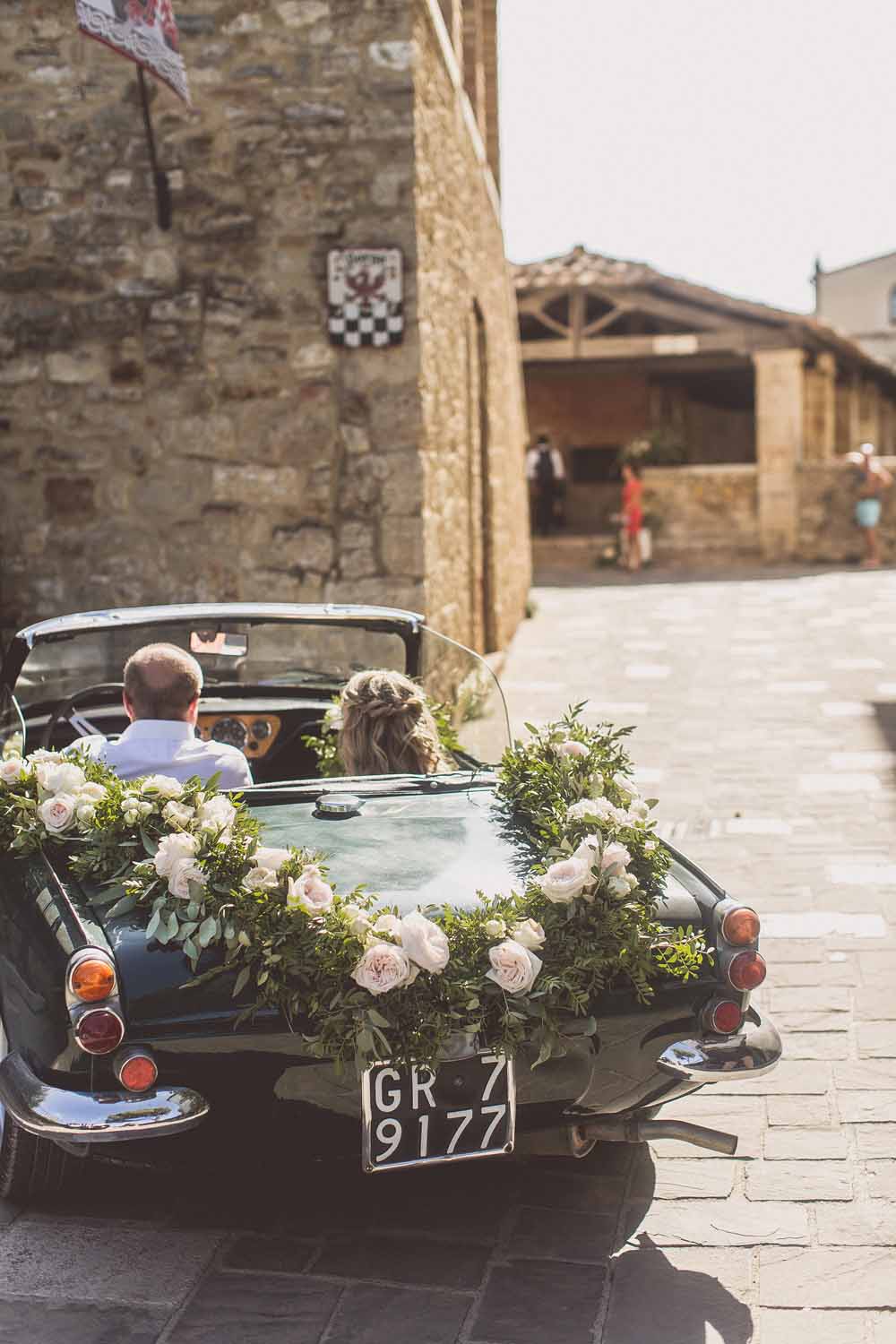 Wedding car floral garland by Passion for Flowers destination wedding Tuscany