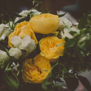 micro wedding covid yellow flowers passion for flowers 5